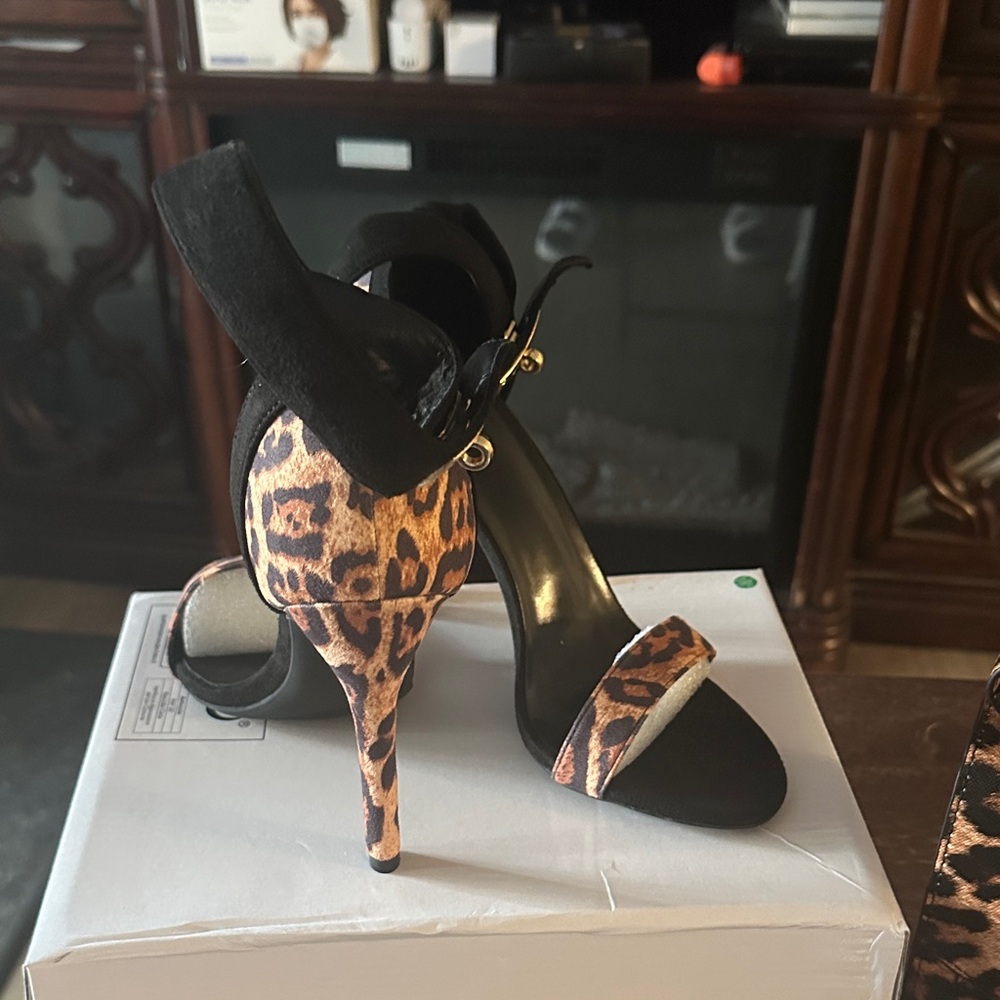 Source Unknown Black and Leopard Heels